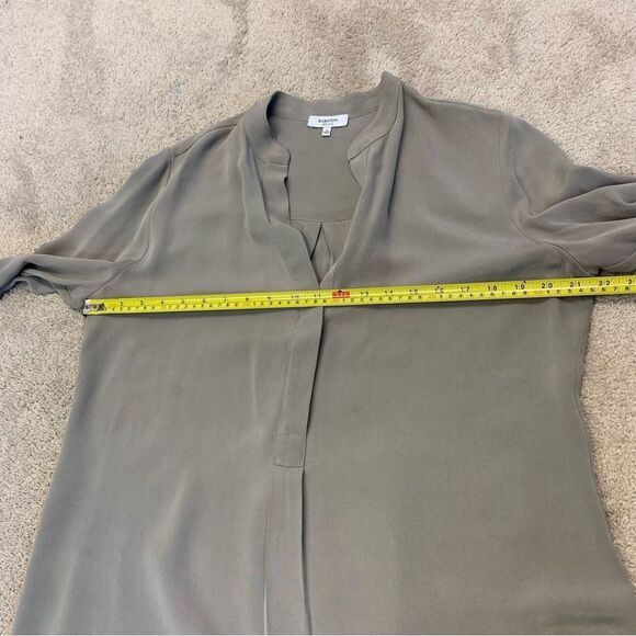 ARITZIA Babaton taupe brown Peverell 100 % silk long sleeve V-neck tunic blouse - Picture 13 of 14